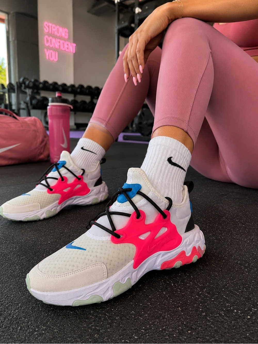 Nike React Presto White Pink Blue Sneakers Women’s Size 7 EU 40 Running